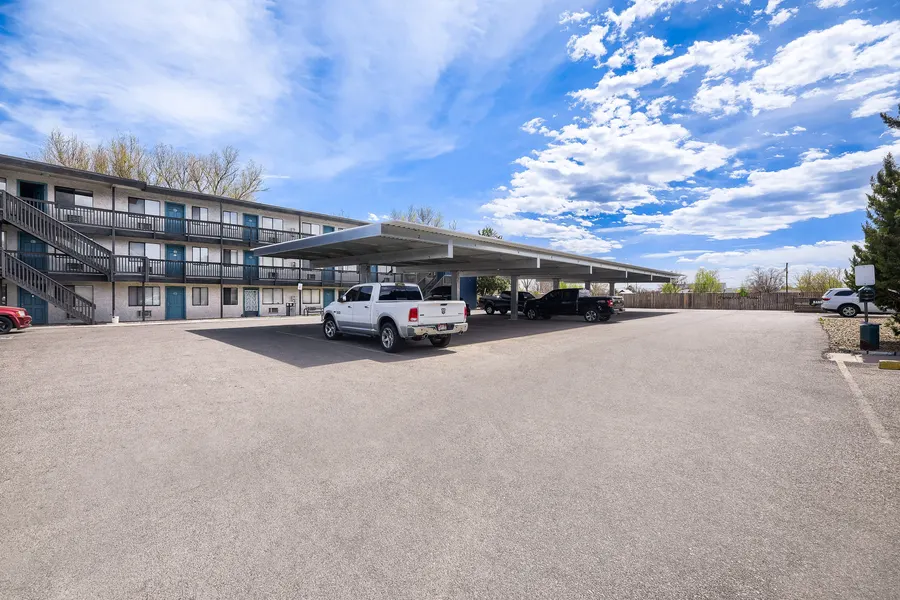 Parkwood Plaza Apartments