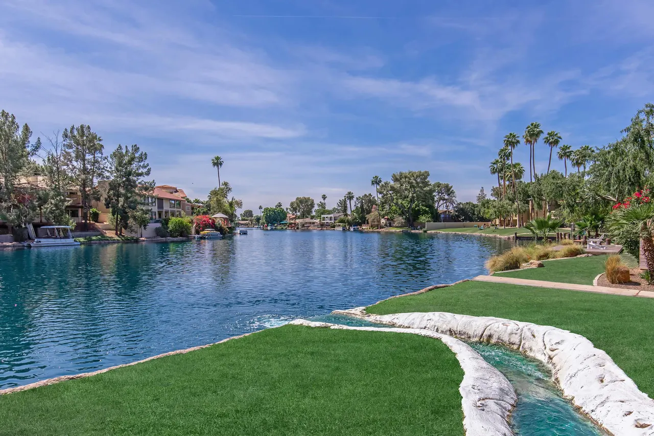 Nines at Lakeside Apartments