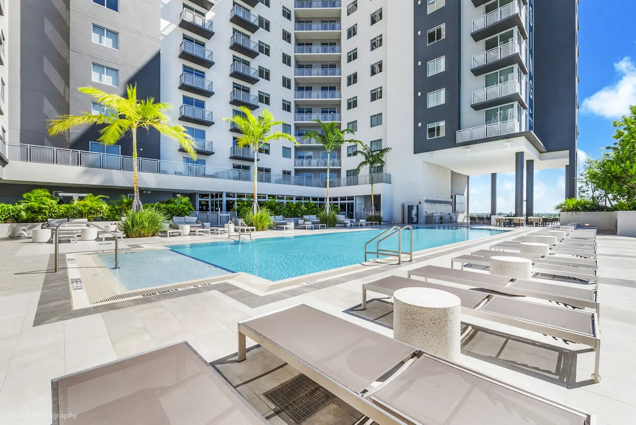 Crest at Pinecrest Apartments