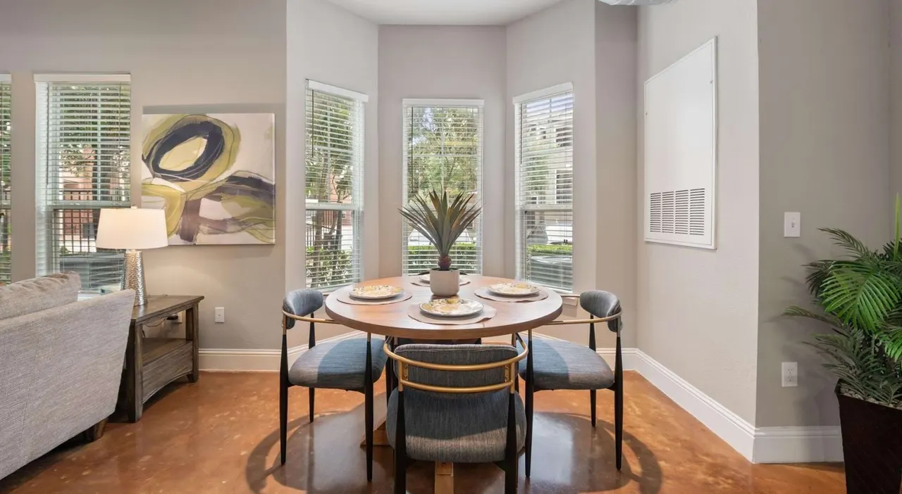 King's Cove Luxury Apartments