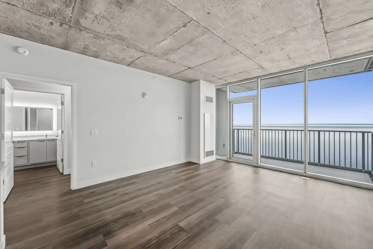 The Lakeview at 333