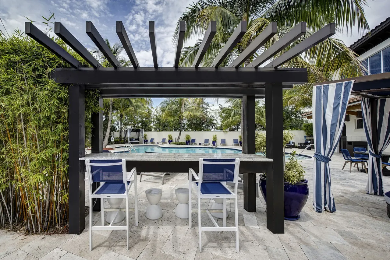 Solle Davie Apartments