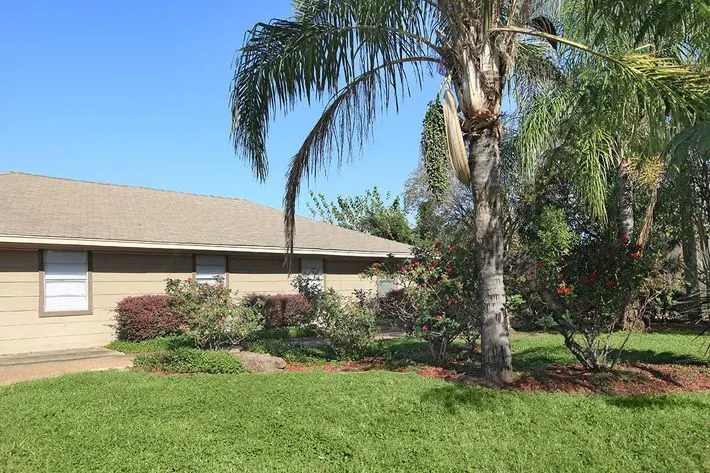 Southlawn Palms Apartments