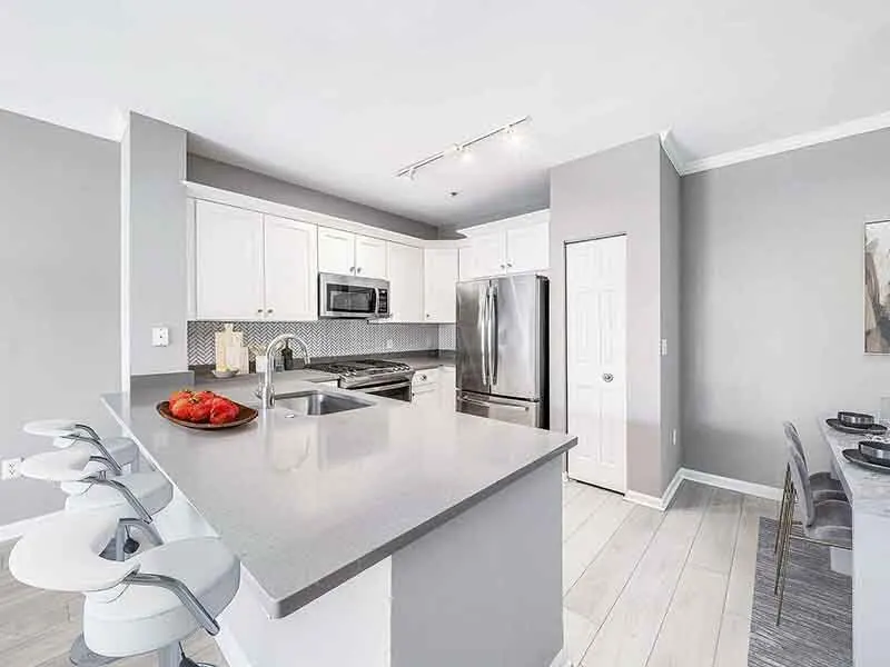 River Run At Naperville Luxury Apartments