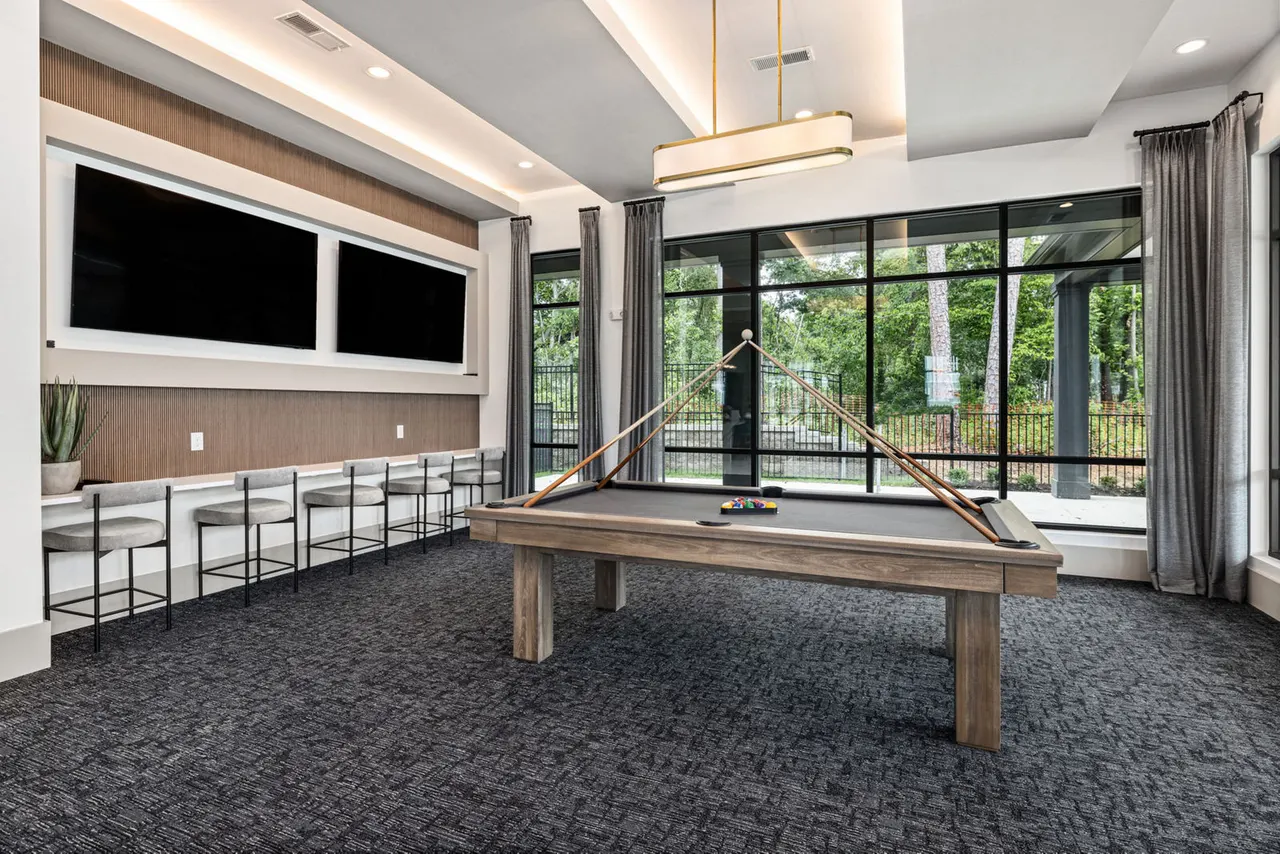Everly on 401 Apartments