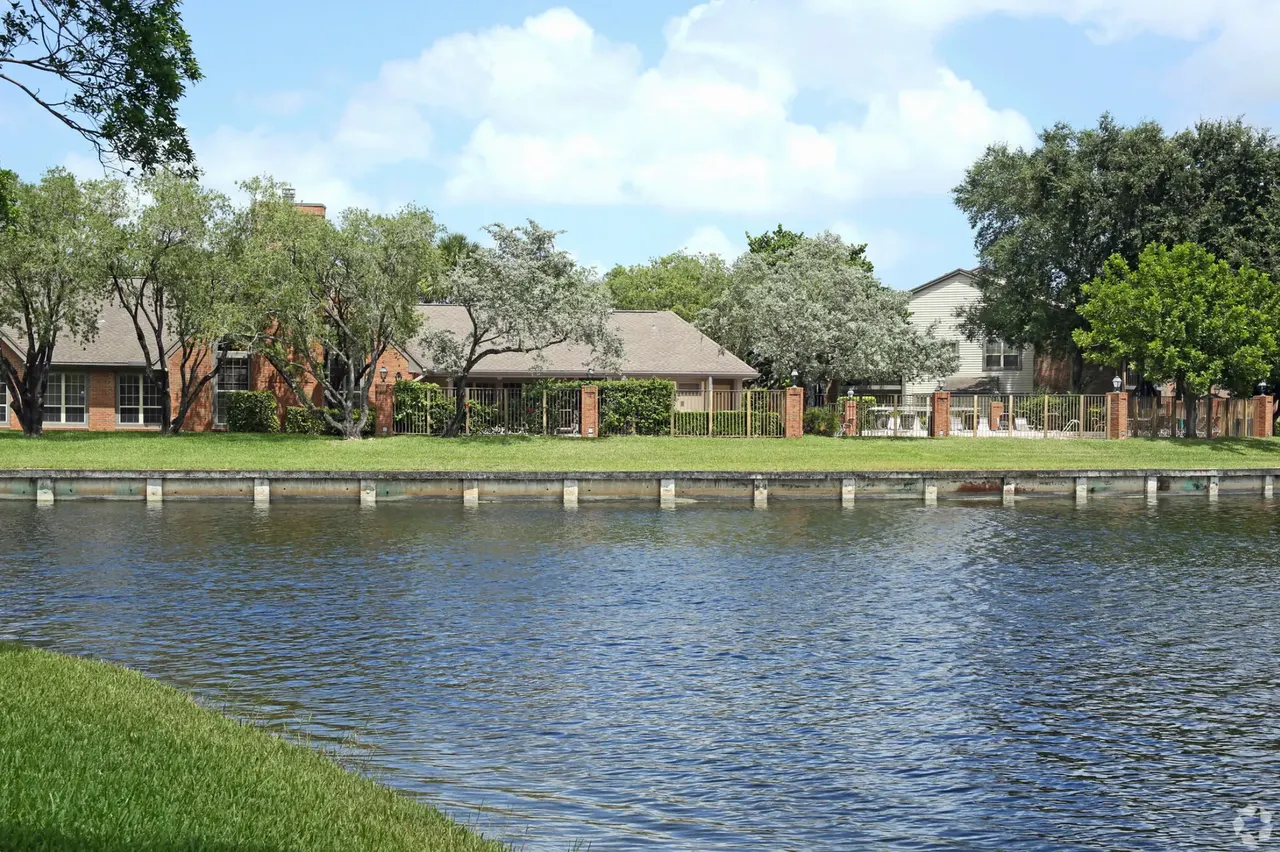 Tamarac Pointe Apartments