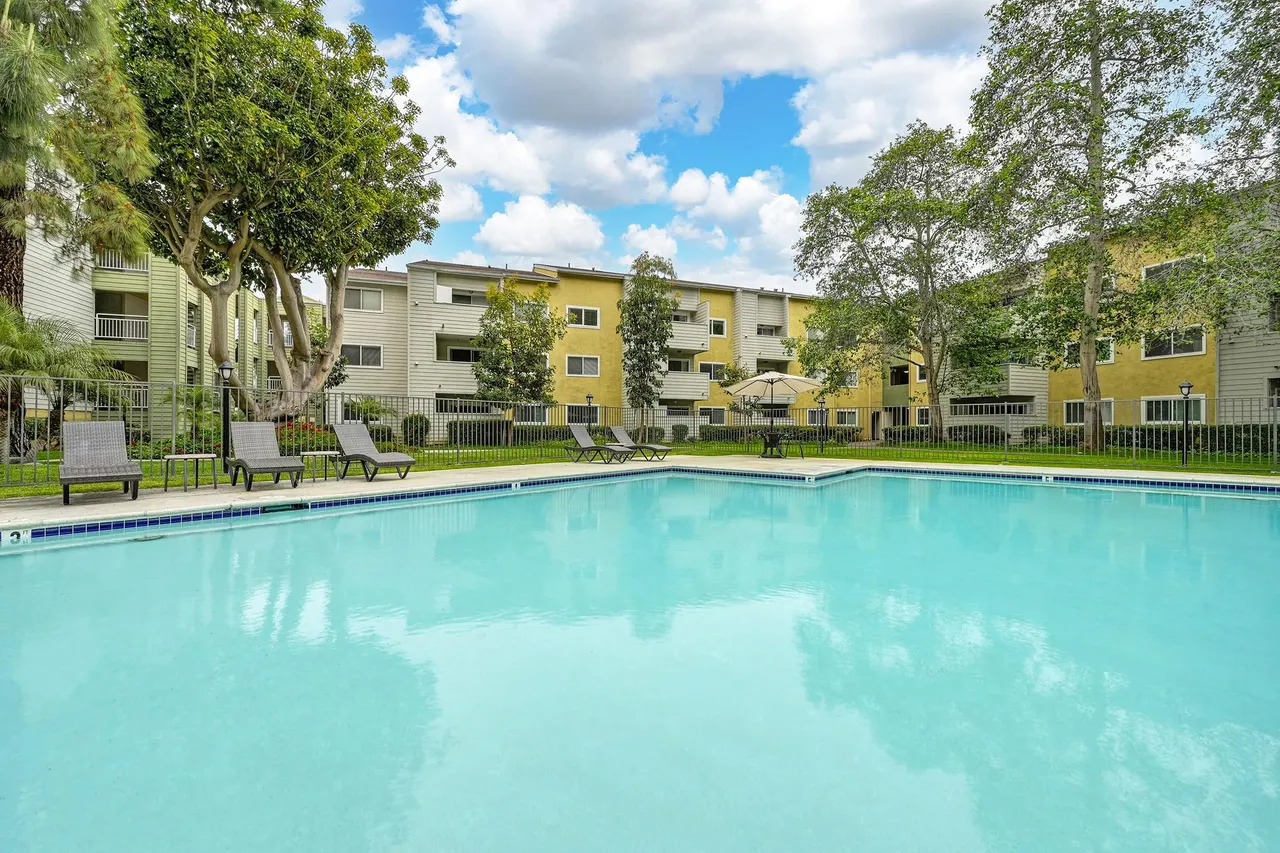 Elán Cardiff By The Sea Apartments