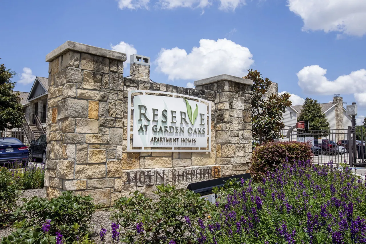 Reserve at Garden Oaks Apartments