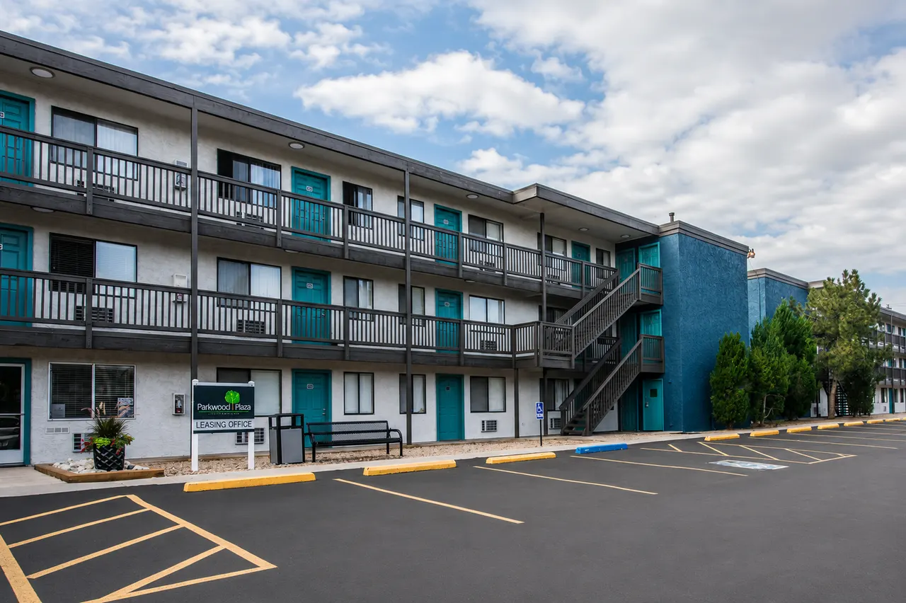 Parkwood Plaza Apartments