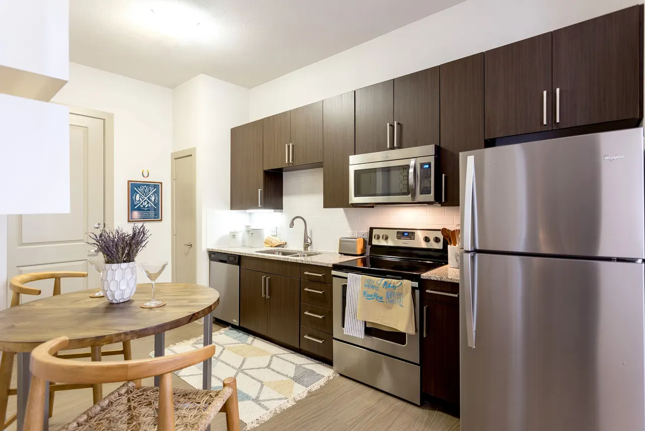 Azul Lakeshore Apartments