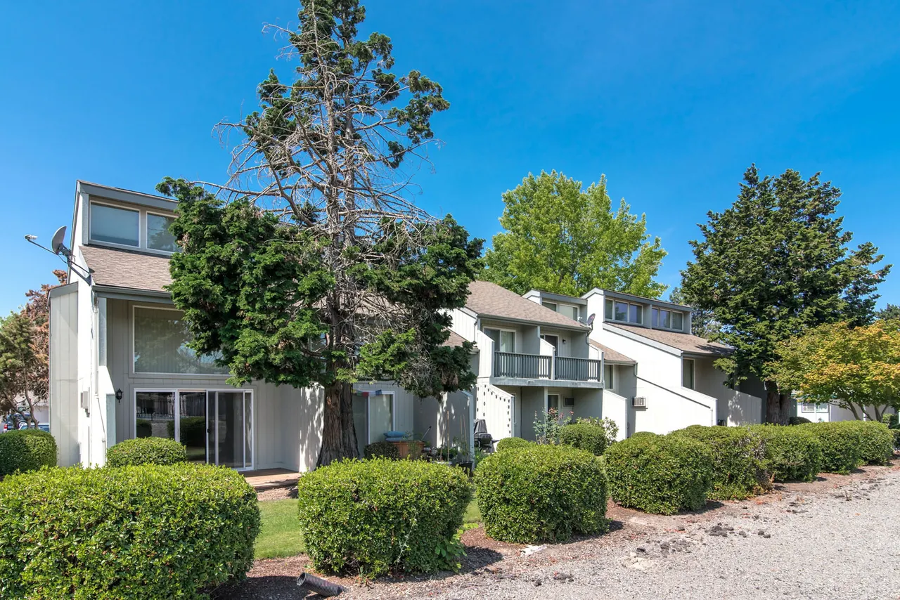 Meadowlawn Apartments