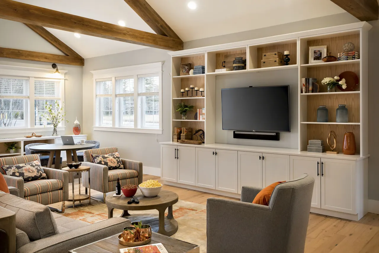 Avana East Main
