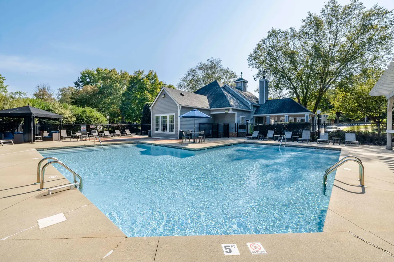 Crowne Club Apartments