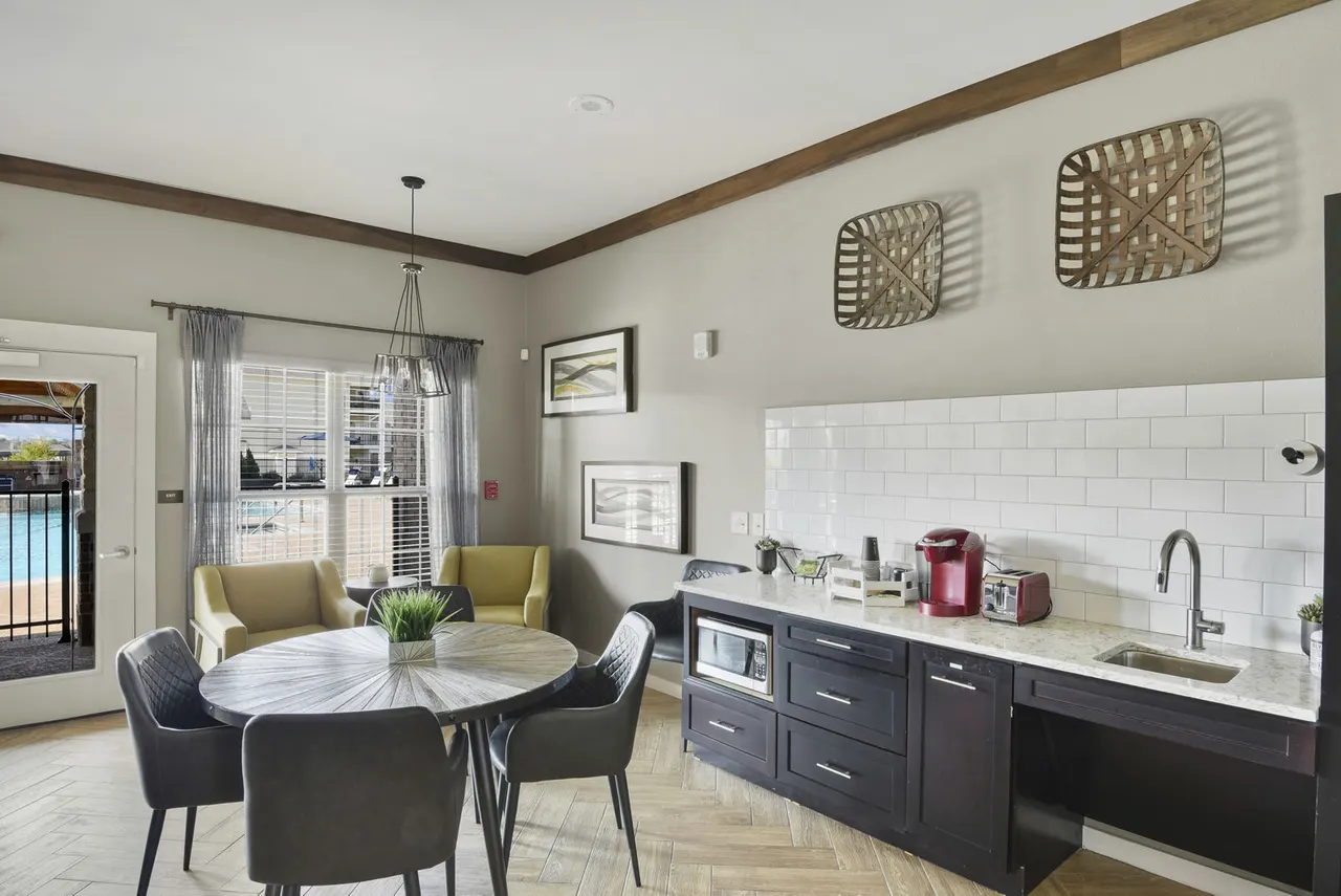 Icon Apartments