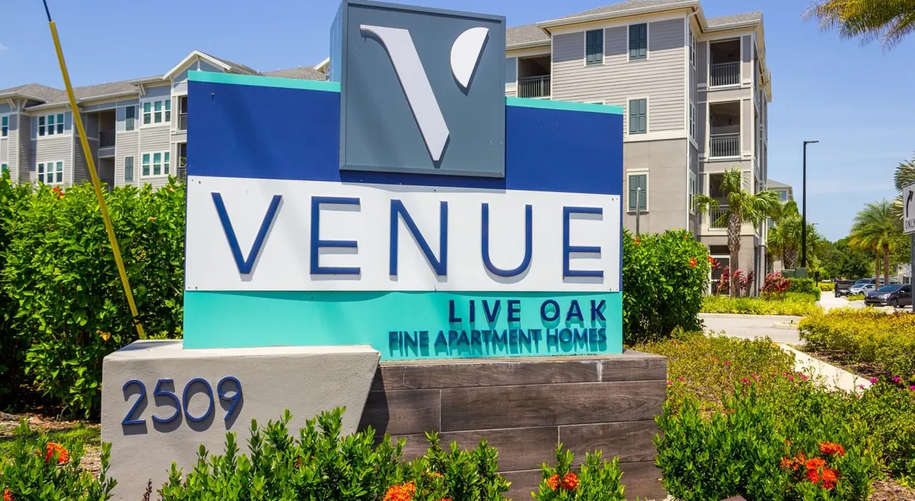 Volaris Live Oak