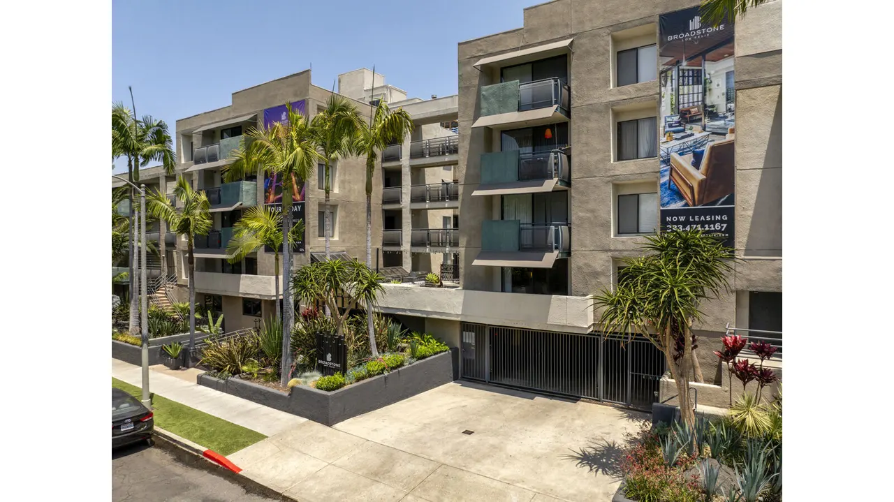 Los Feliz Club Apartments