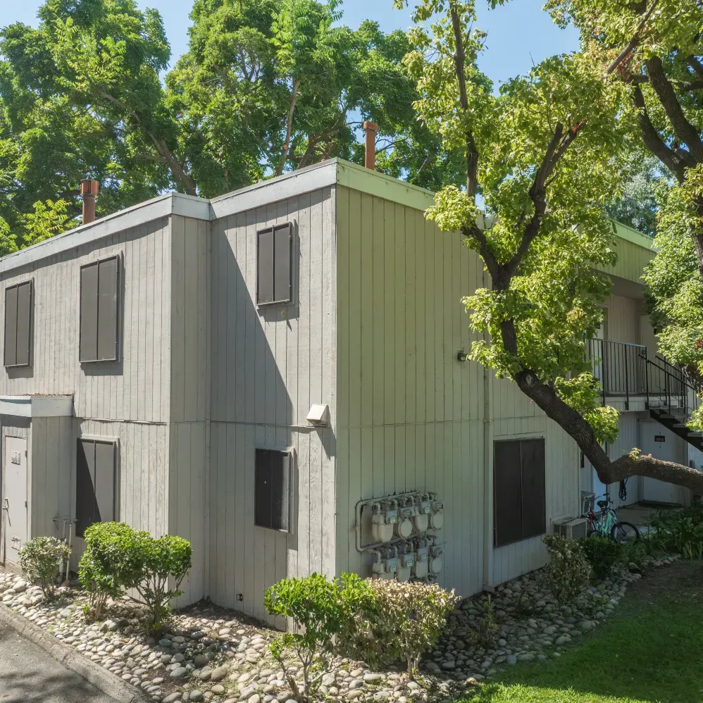 Iron Horse Apartments