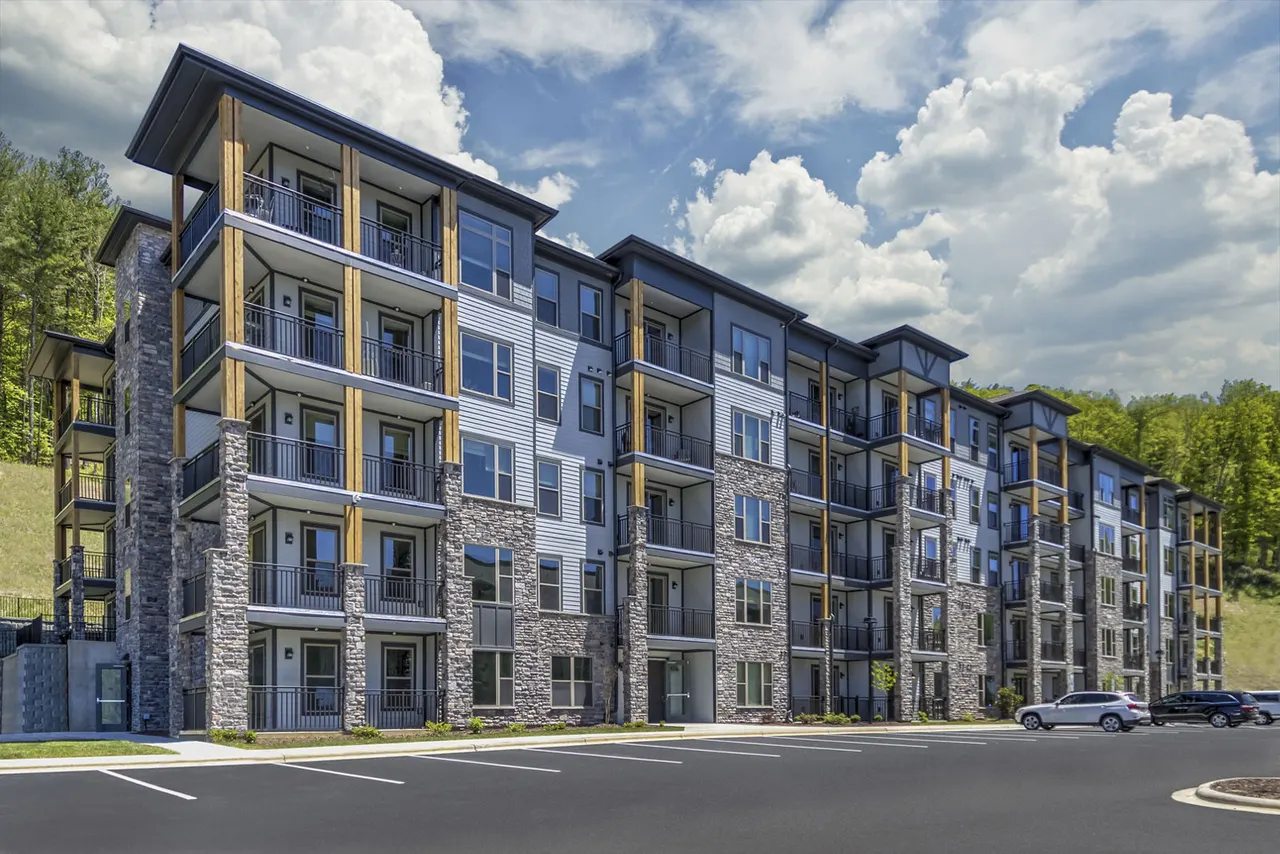 Enclave Piney Mountain