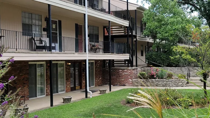 Lyn Village Apartments