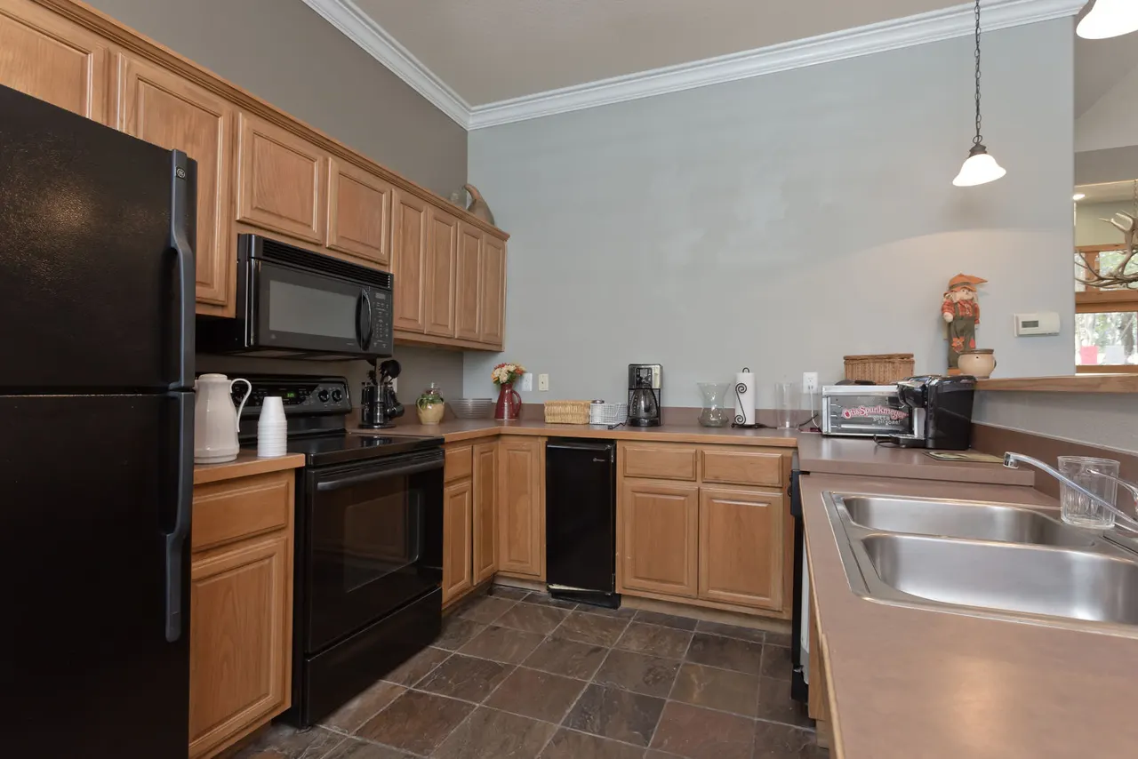 The Ravinia Apartments
