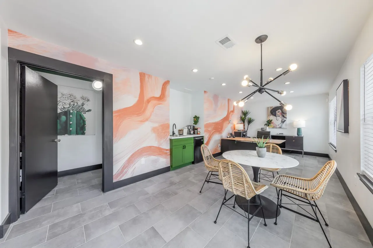 El Monty Apartments