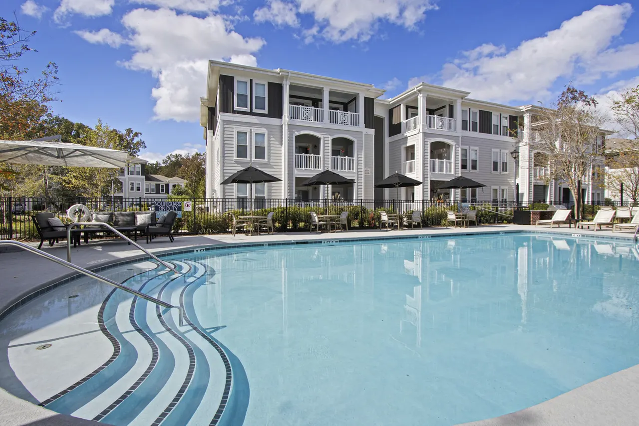 1000 West Apartments