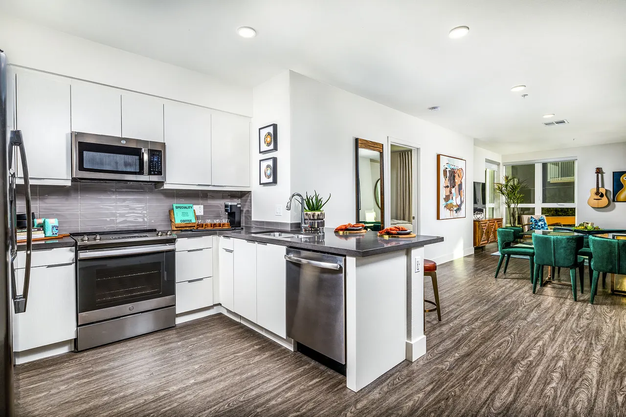 Llewellyn Apartments