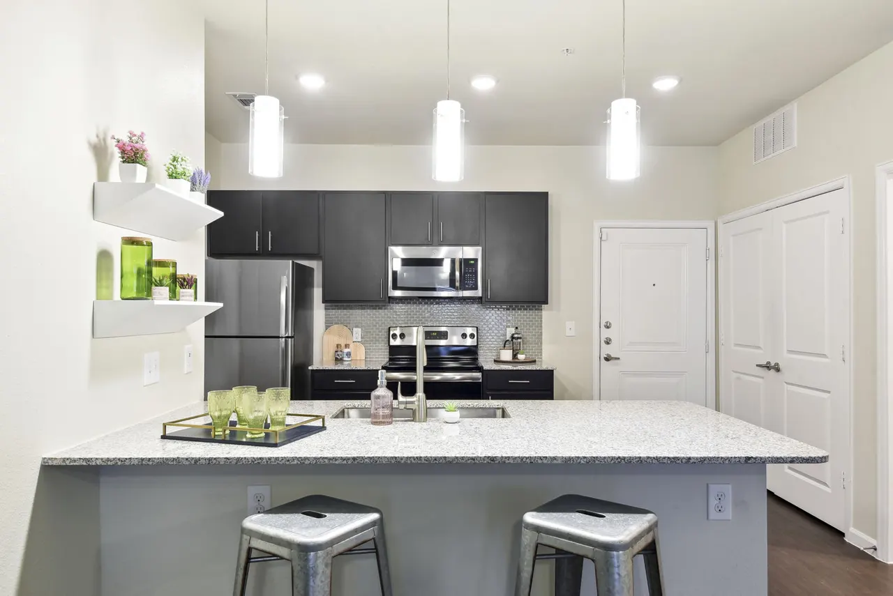 Lenox Stone Oak Apartments