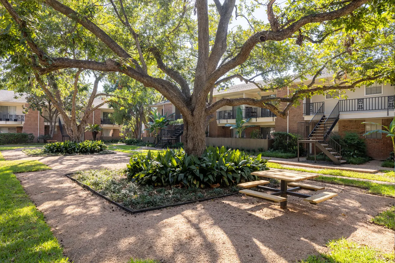 Colony Oaks Apartments