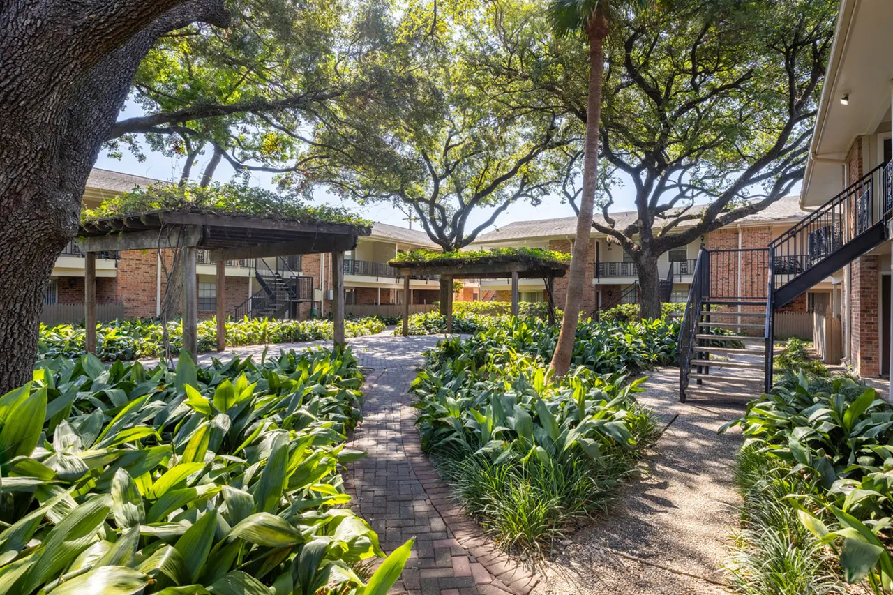 Colony Oaks Apartments
