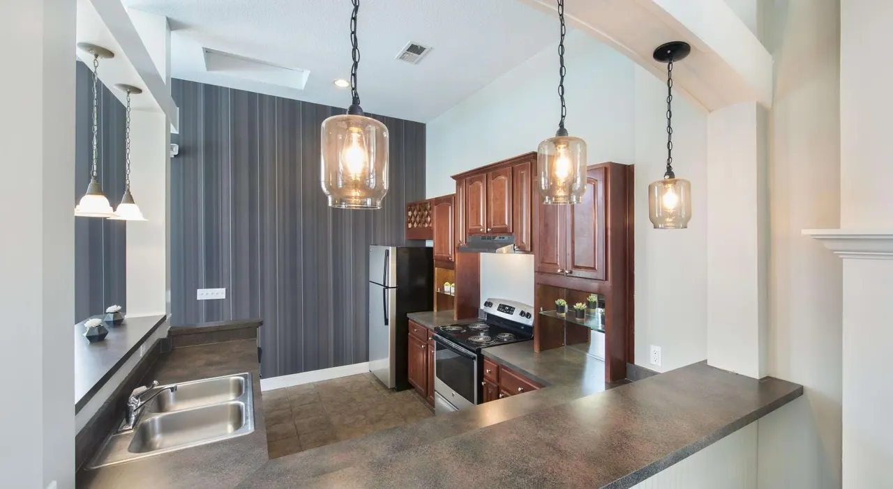 Shadow Creek Apartments