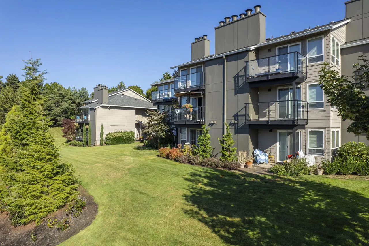 Sorrento Bluff Apartments