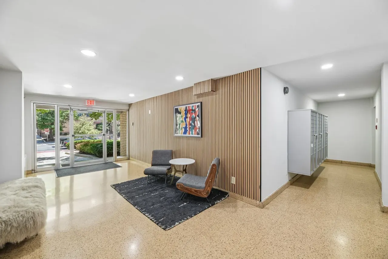 2620 16th Street Apartments