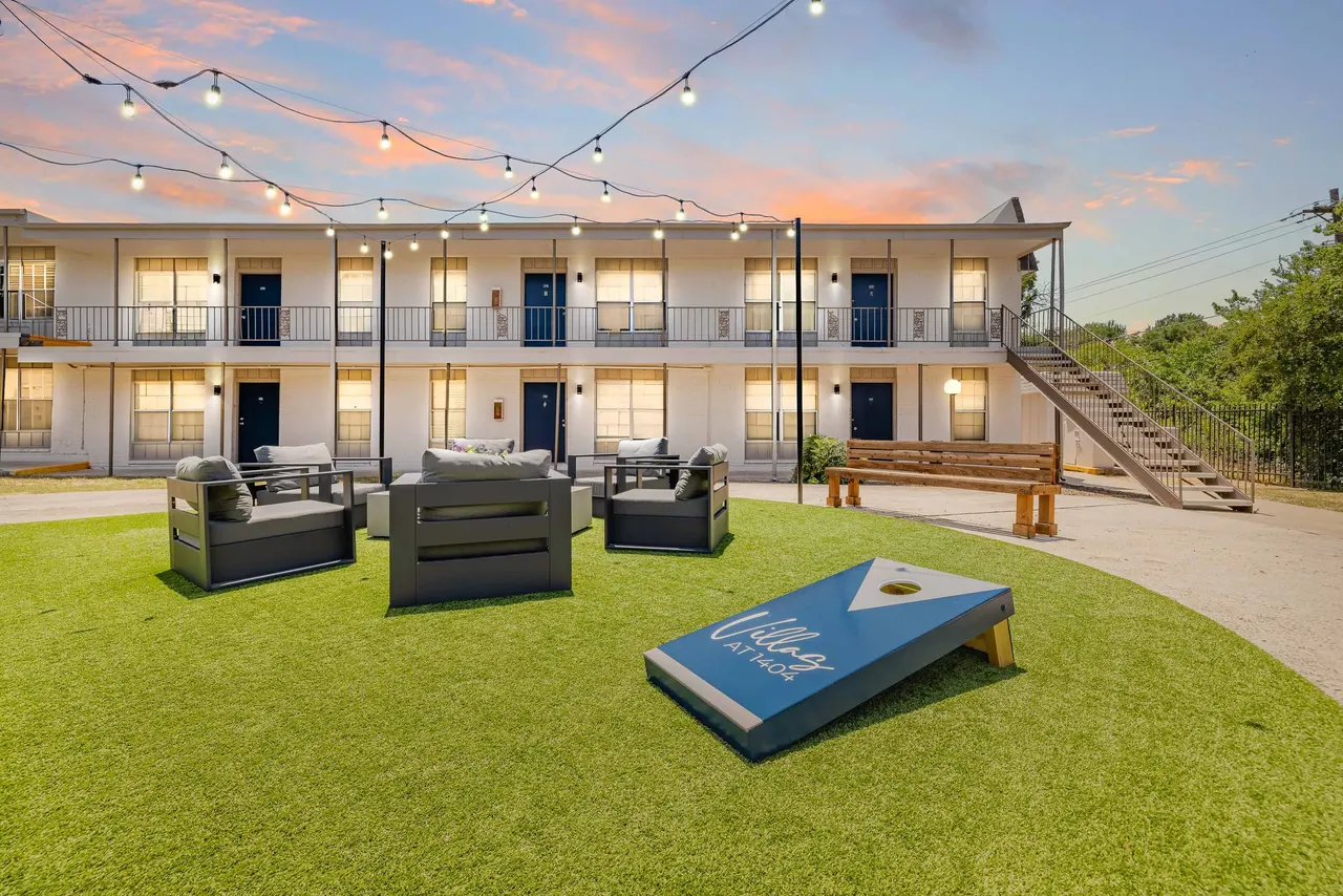 Villas at 1404 Apartments