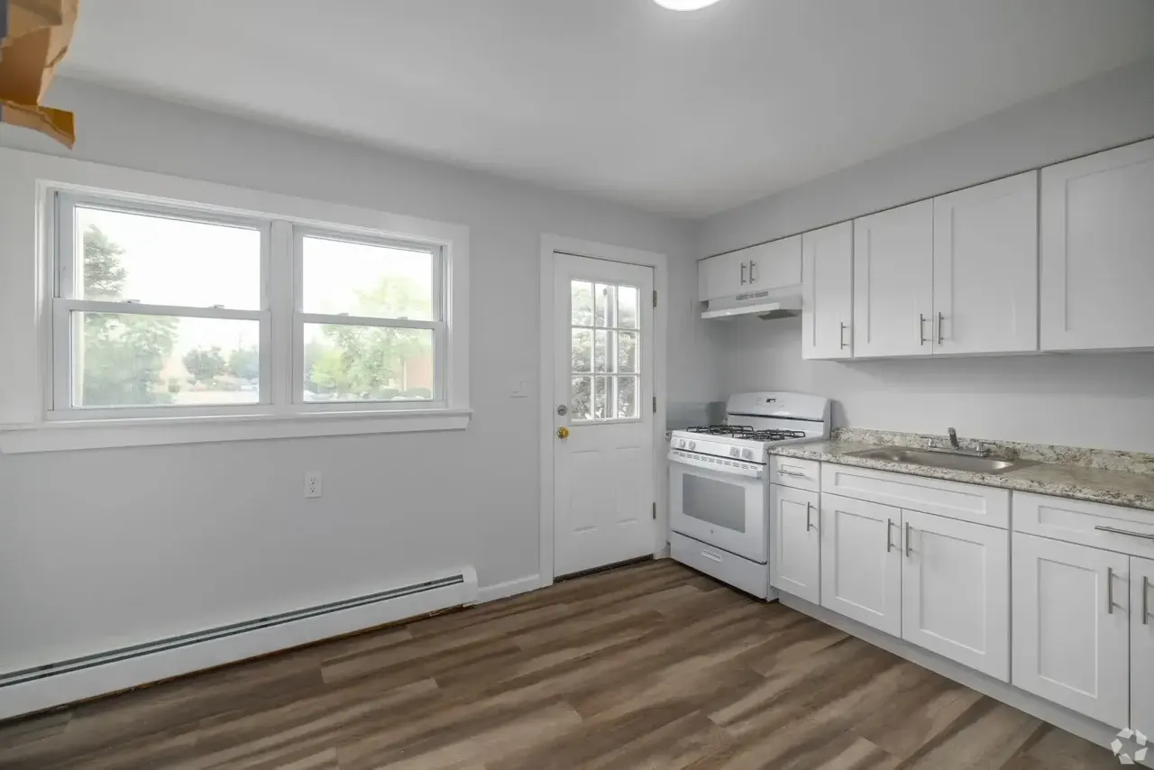 Pinewood Apartments-Lakewood