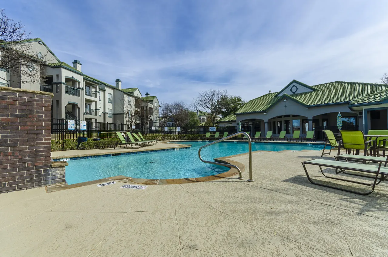 Avery Pointe Apartments