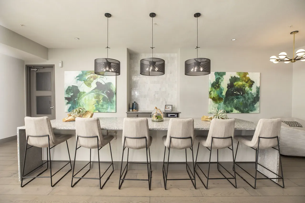 2121 Mid Lane Apartments