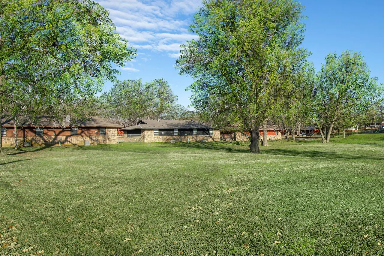 Twin Oaks Apartments
