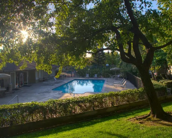 Summer Hills Apartments
