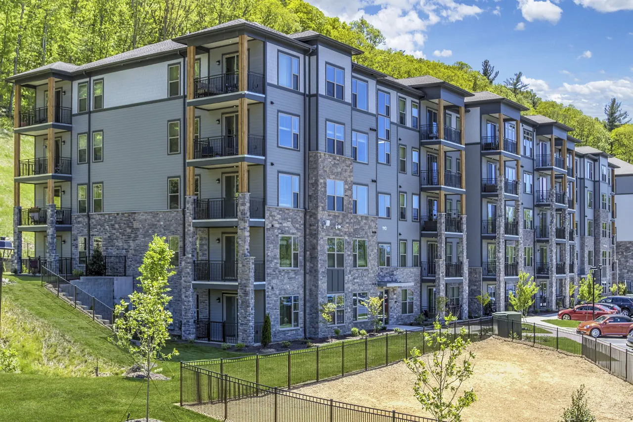 Enclave Piney Mountain