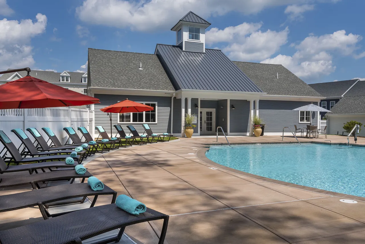 Avana East Main