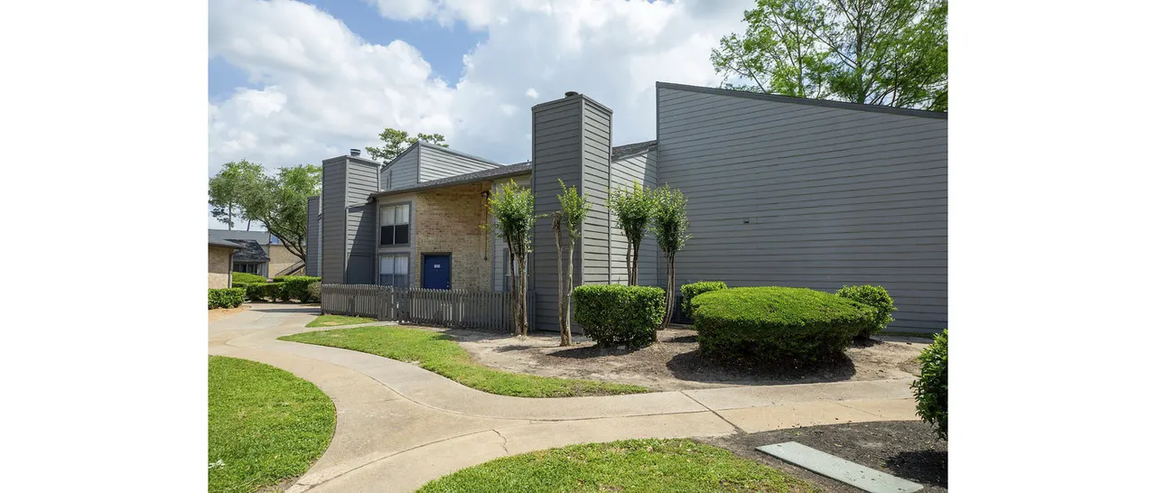 Regency Park Apartments
