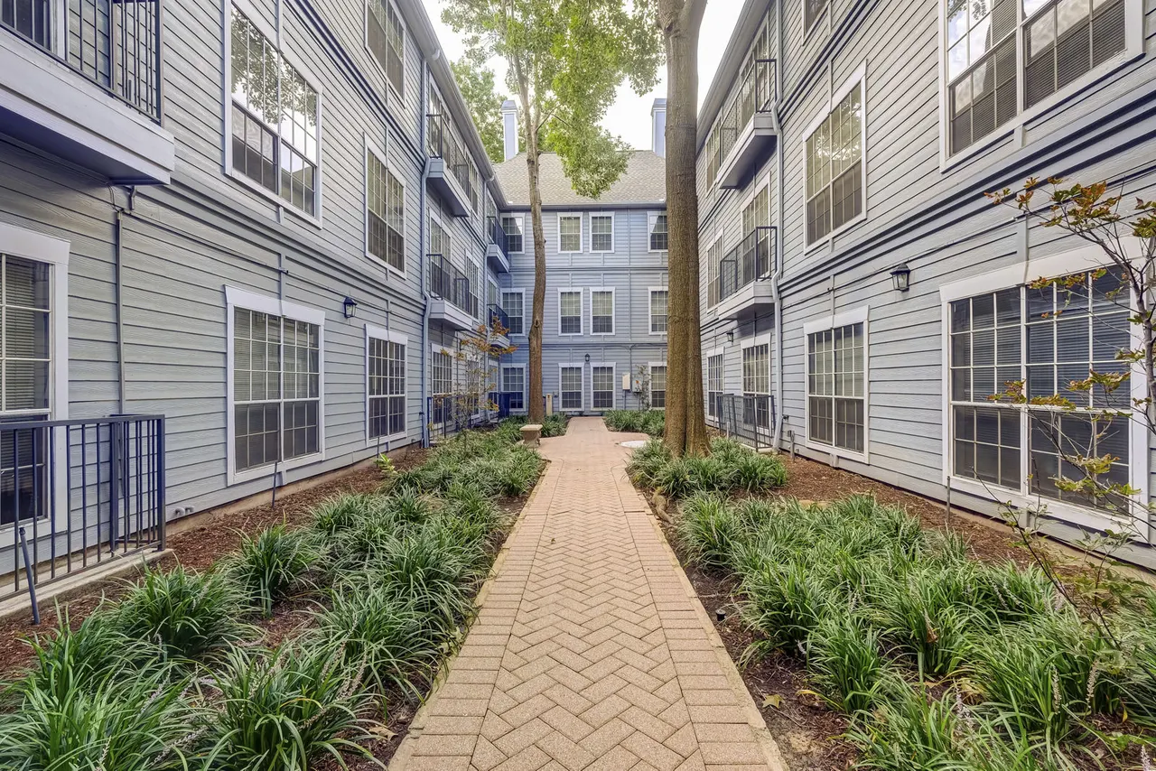Plaza at River Oaks Apartments