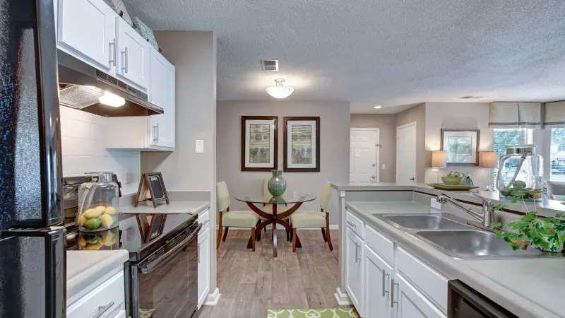 Woodlake Reserve Apartments
