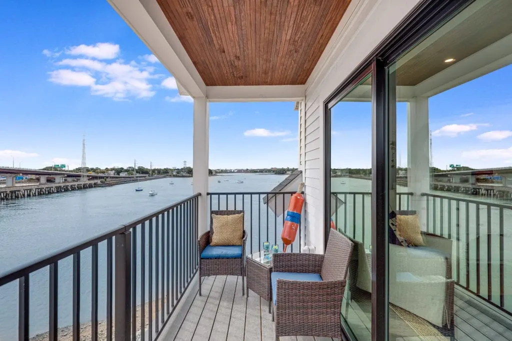 Sedna Beverly Waterfront Apartments
