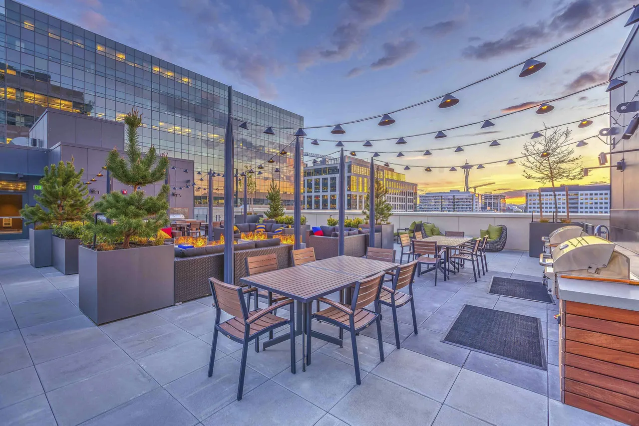 Lakeview Apartments