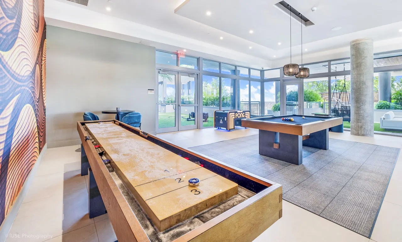 Crest at Pinecrest Apartments