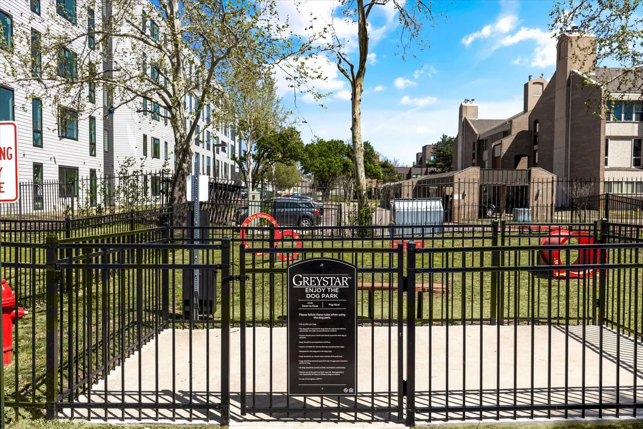 Sycamore Square South