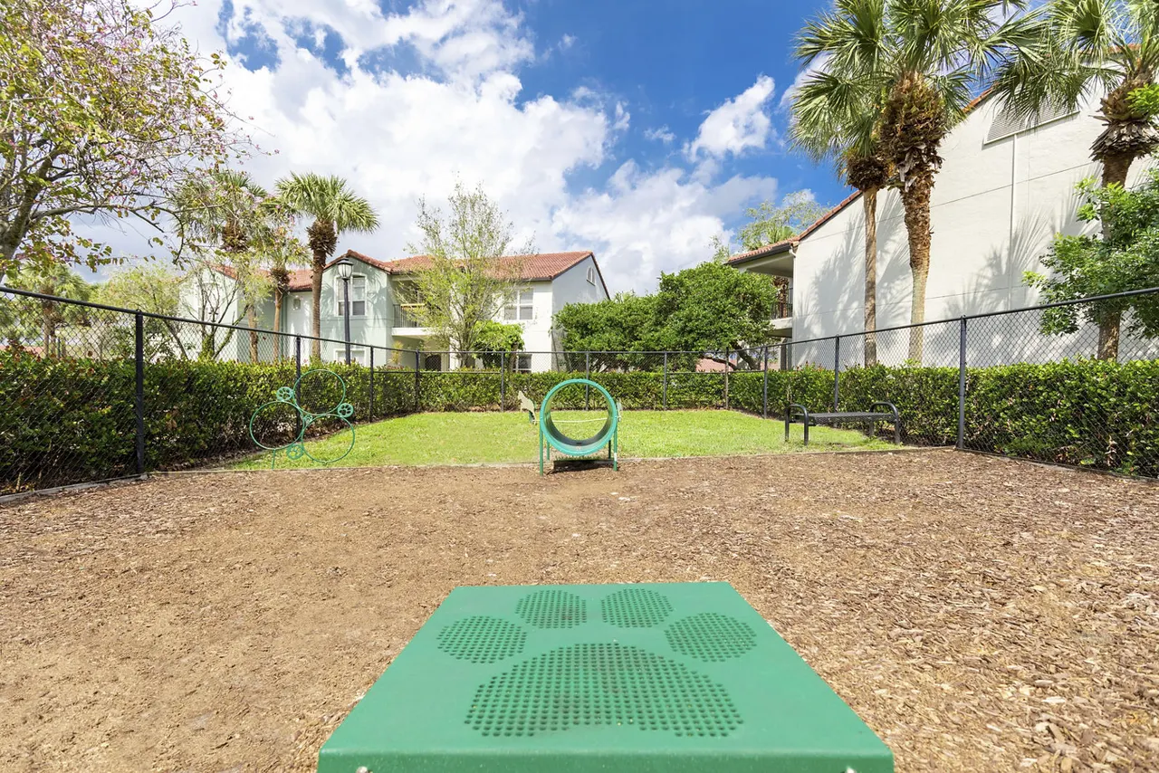 Mira Flores Apartments