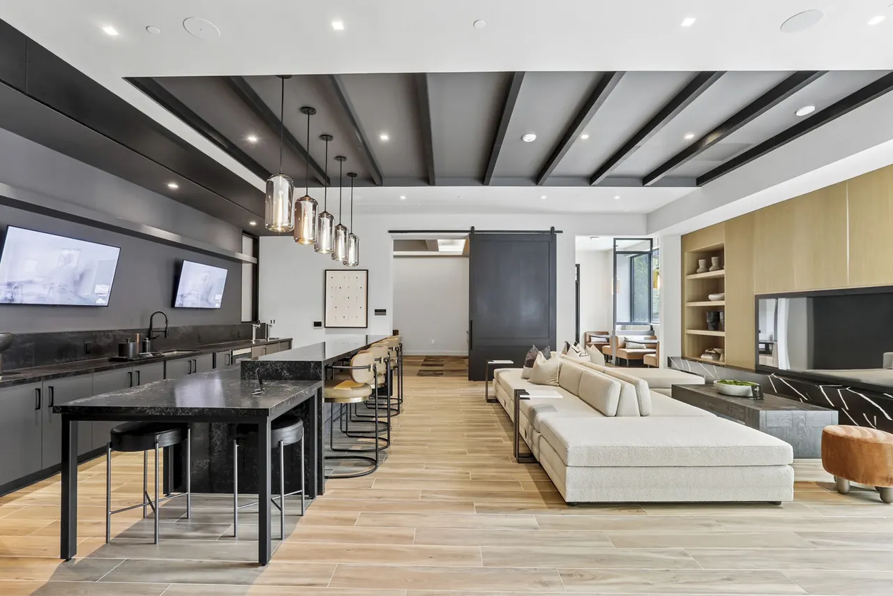 Alta New Carrollton